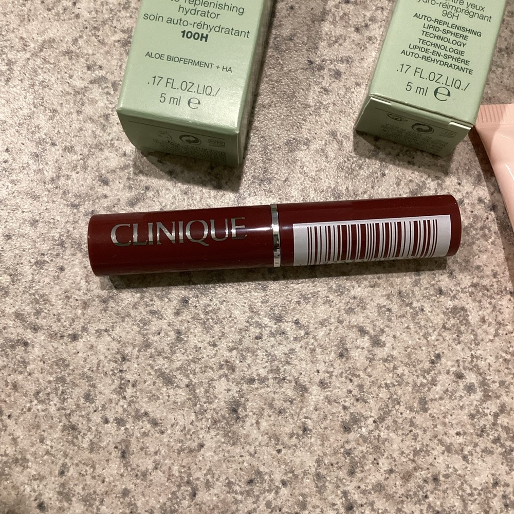 Clinique Sample Bundle - Picture 6 of 7